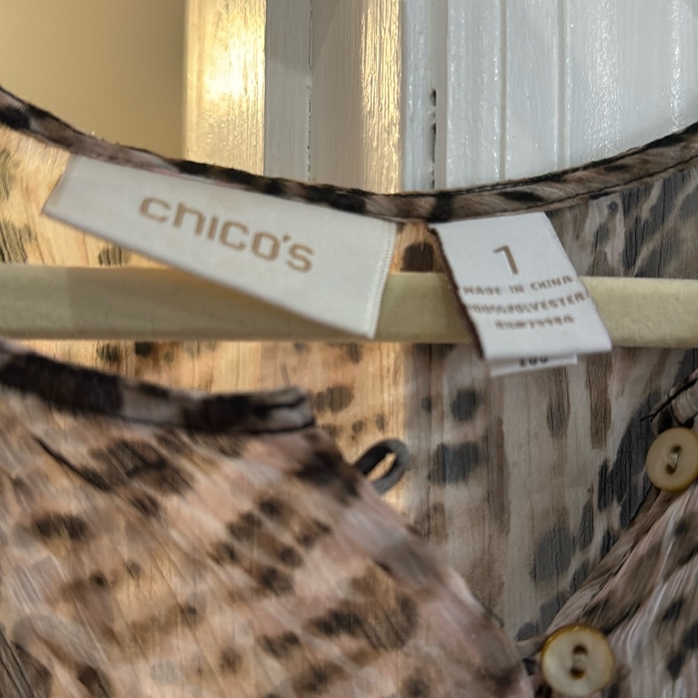 Sheer brown/cream Chicos blouse with elastic waist band. Classic!!